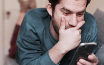 Come reagisce un uomo accusato di tradimento